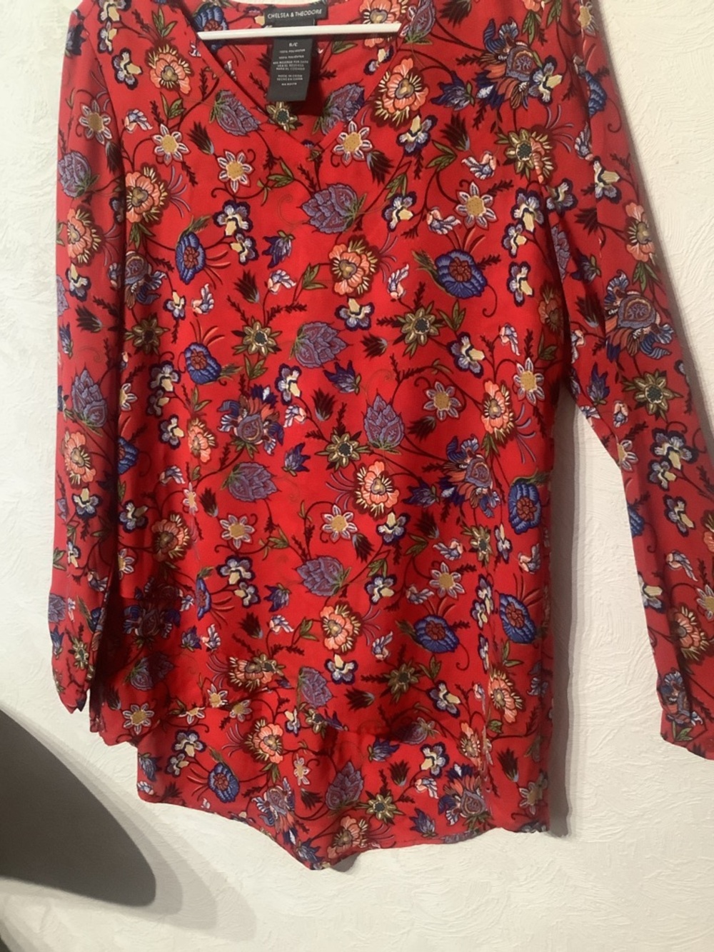 Chelsea & Theodore - Sz S - Red Floral hi-low Blouse w/ Blue and peach Accents - Picture 4 of 7